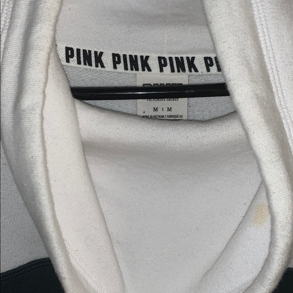 Turtleneck VS Pullover - Picture 3 of 3